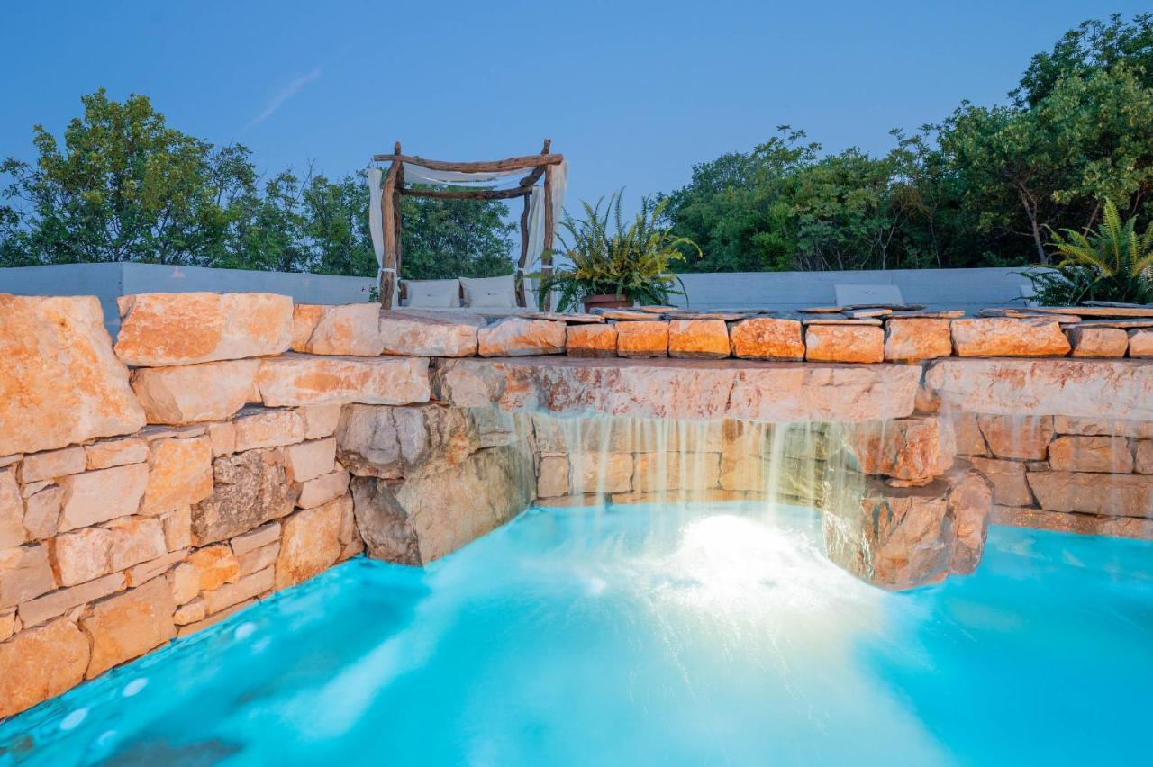 Nono Ban Hotel & Villa Gornji Humac Bagian luar foto