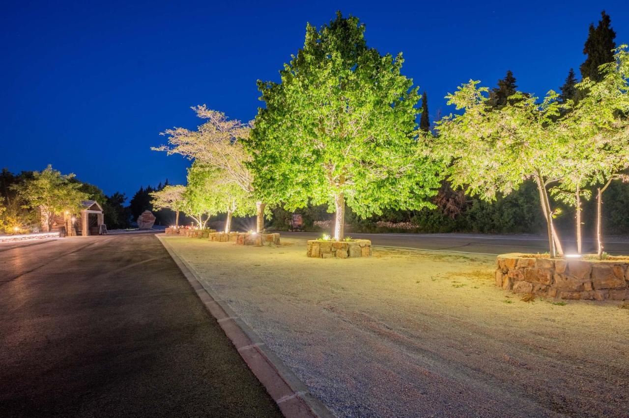 Nono Ban Hotel & Villa Gornji Humac Bagian luar foto