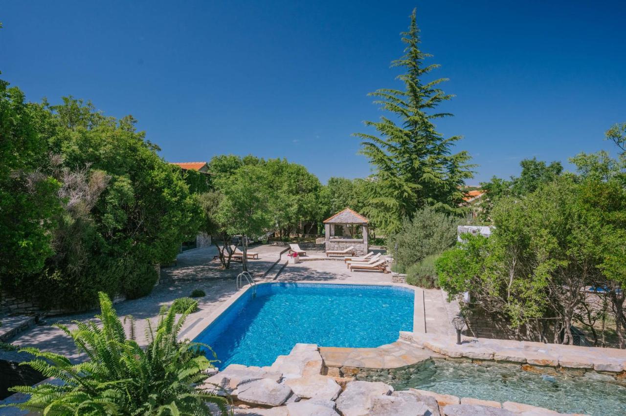 Nono Ban Hotel & Villa Gornji Humac Bagian luar foto