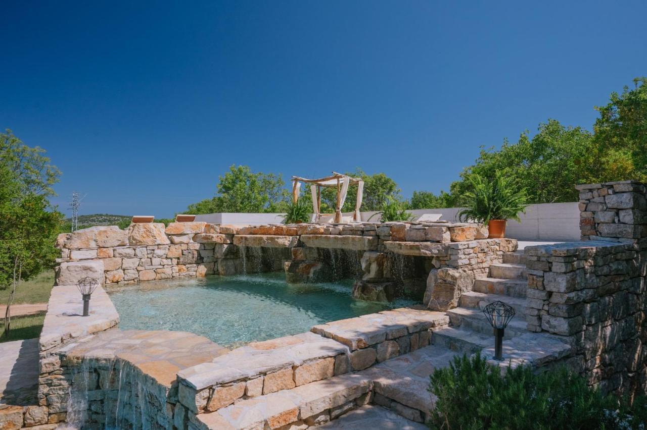 Nono Ban Hotel & Villa Gornji Humac Bagian luar foto