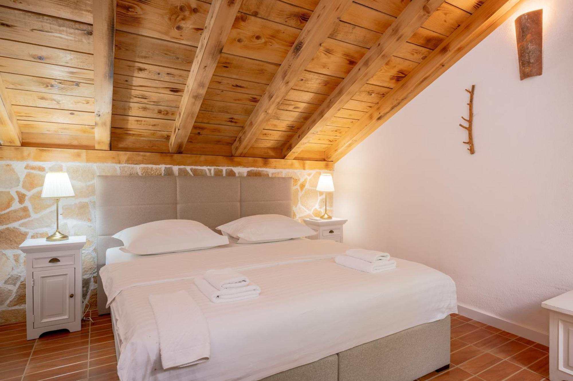 Nono Ban Hotel & Villa Gornji Humac Bagian luar foto
