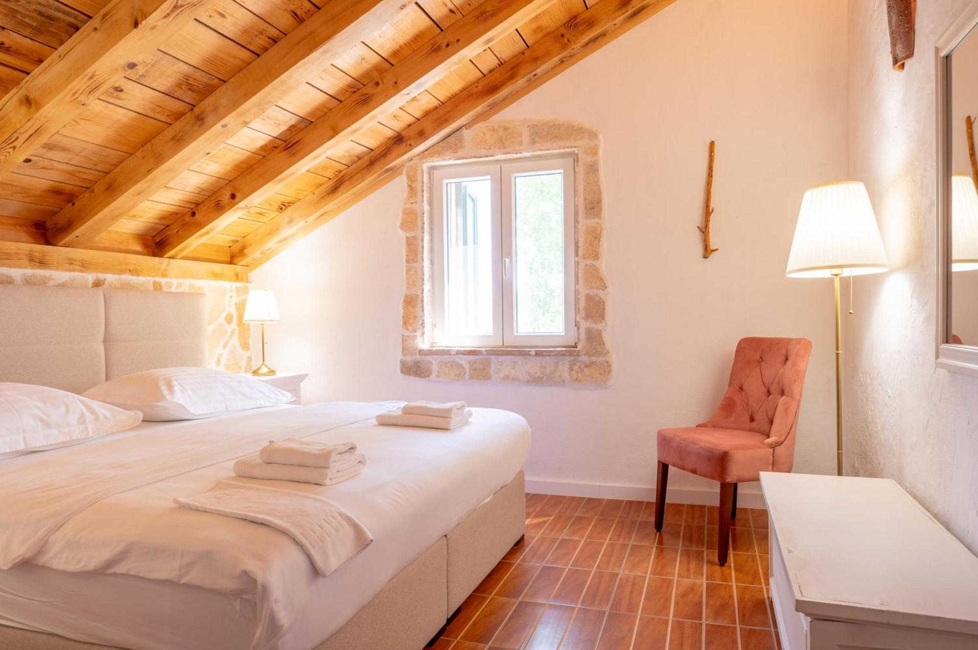 Nono Ban Hotel & Villa Gornji Humac Bagian luar foto