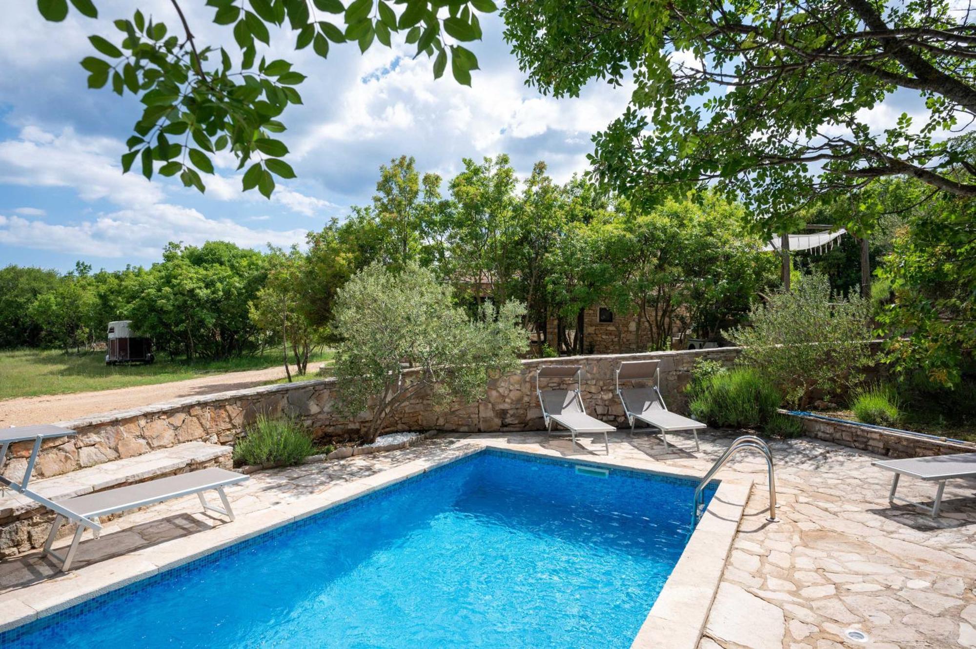Nono Ban Hotel & Villa Gornji Humac Bagian luar foto