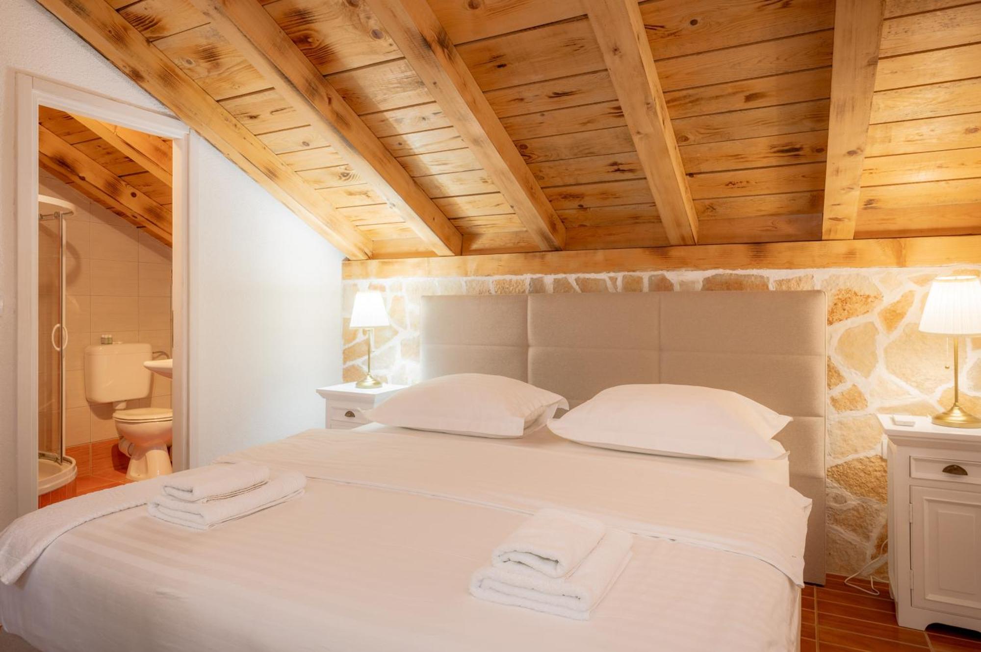 Nono Ban Hotel & Villa Gornji Humac Bagian luar foto