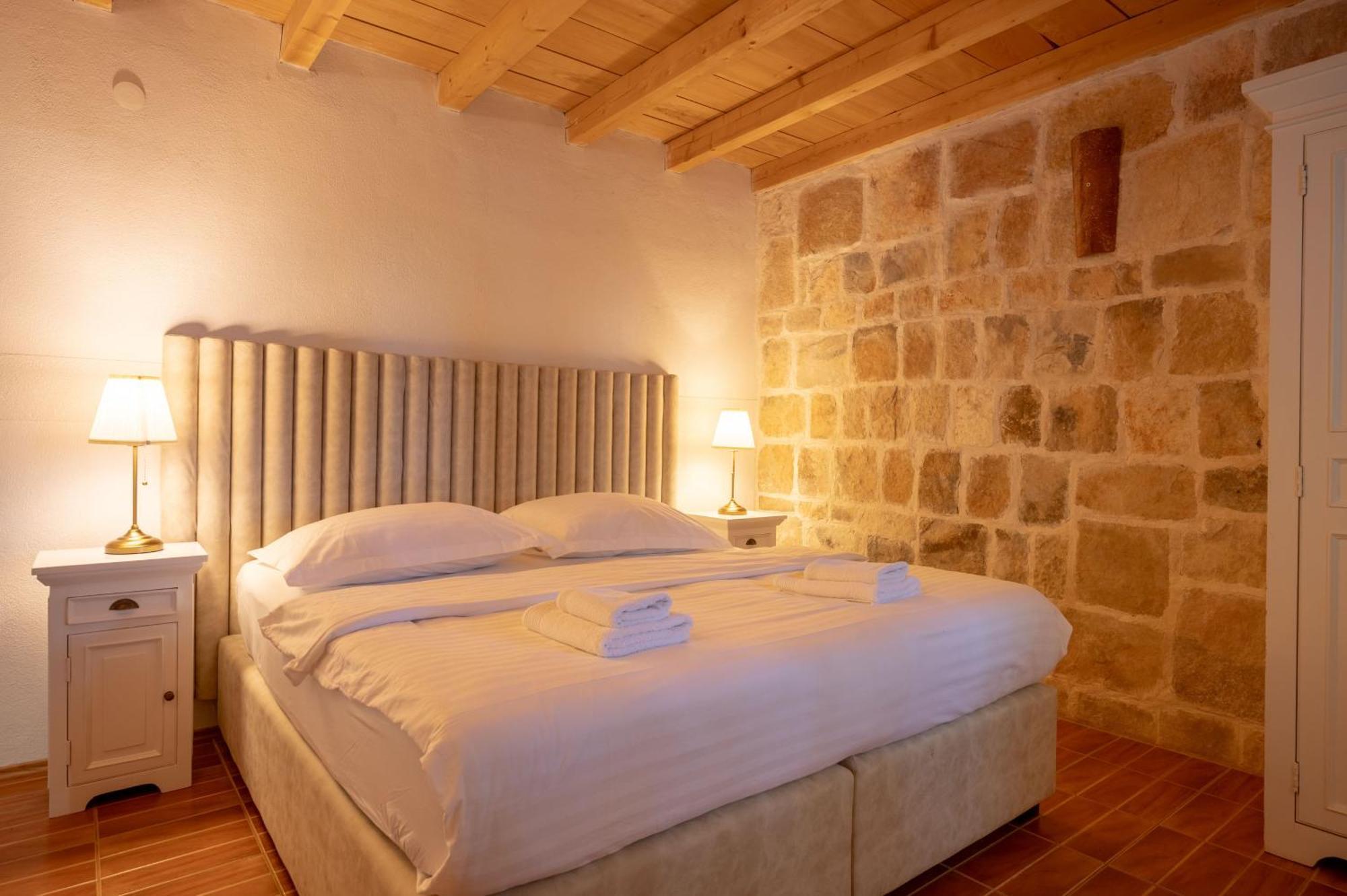 Nono Ban Hotel & Villa Gornji Humac Bagian luar foto