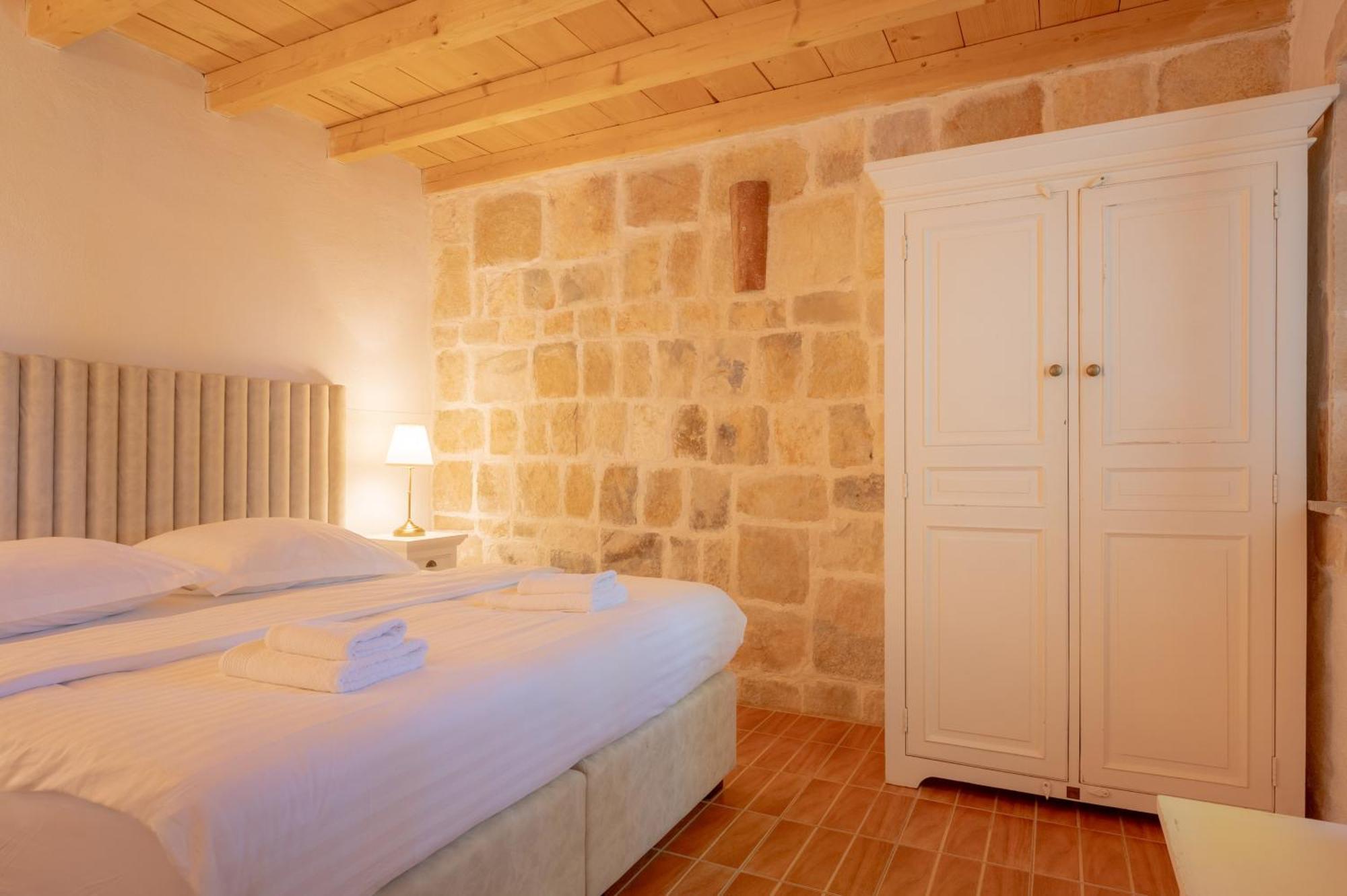Nono Ban Hotel & Villa Gornji Humac Bagian luar foto